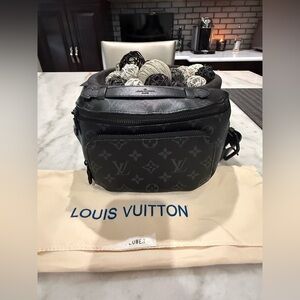 LV Fanny/crossbody